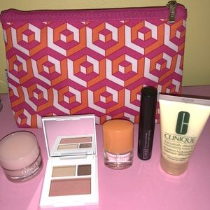 Clinique Traveling makeup bag